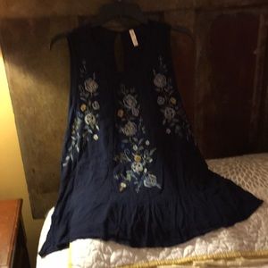 Xhilaration sleeveless crepe like blouse